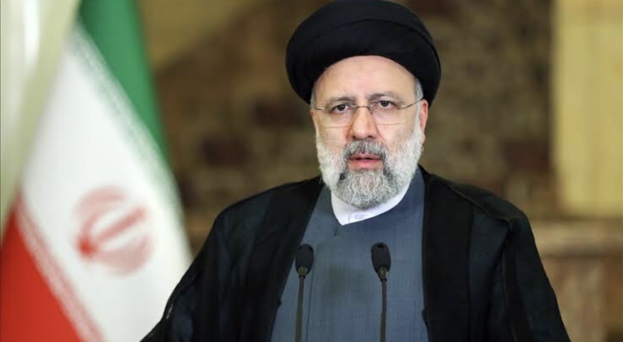 Sosok pemimpin Iran mencuri perhatian dunia dengan ejekan pedasnya terhadap Netanyahu di Sidang PBB. Momen mengejutkan saat ratusan diplomat meninggalkan ruang sidang.