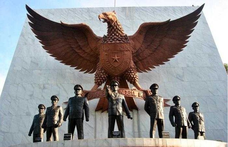 Monumen Pancasila Sakti dibangun untuk mengenang para pahlawan revolusi yang gugur dalam tragedi G30S PKI.