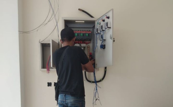 Kementerian Energi dan Sumber Daya Mineral (ESDM) menetapkan tarif tenaga listrik untuk pelanggan PT PLN (Persero) pada triwulan IV (Oktober Desember) 2025 tidak ada perubahan.
