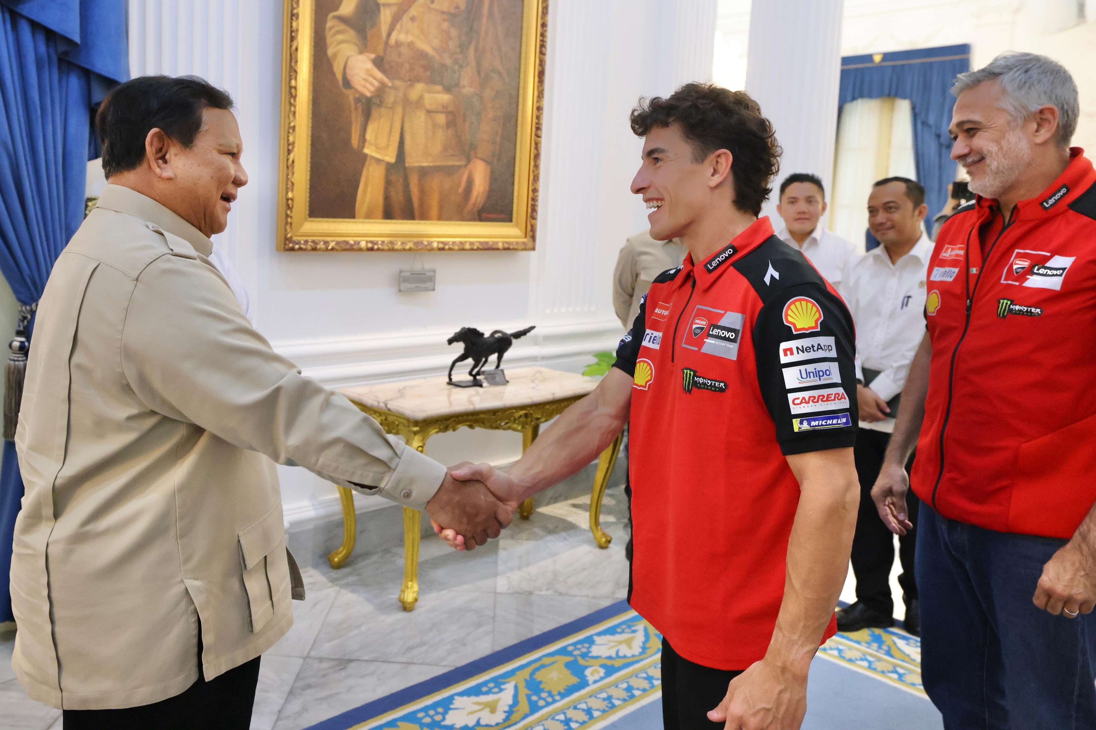 Presiden Prabowo Subianto menyambut Marc Marquez. (BPMI SETPRES)