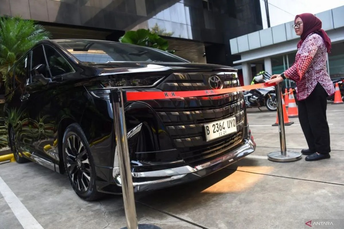 KPK kembalikan mobil Alphard Immanuel Ebenezer setelah dipastikan sebagai kendaraan sewaan Kemenaker, bukan aset hasil korupsi.(Antranews)