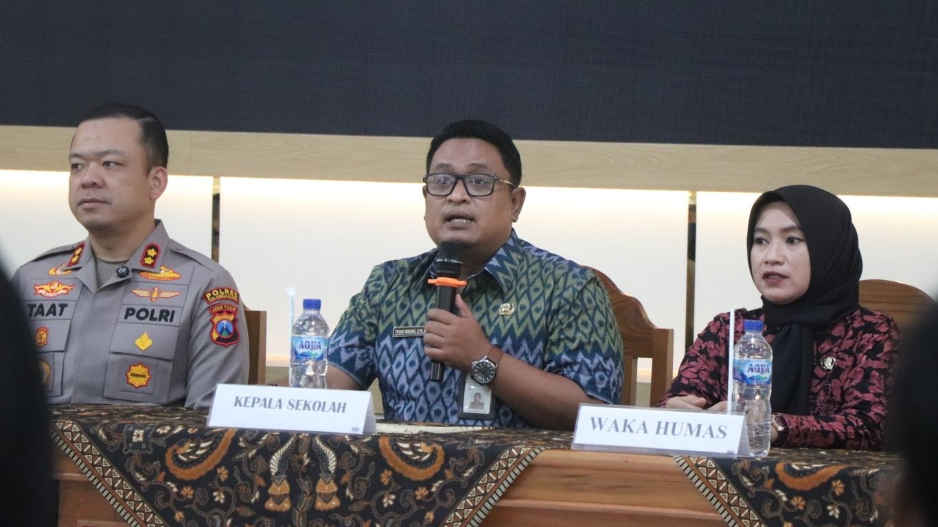 Kepala SMKN 1 Boyolangu membuka program Guru Tamu bersama Kapolres Tulungagung.