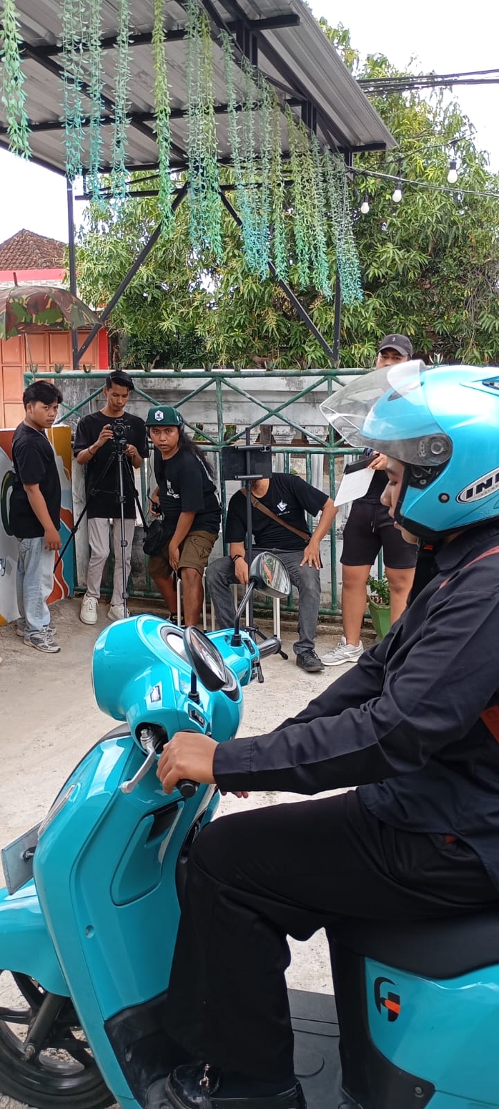 Tim Lagi Film ketika melakukan proses produksi film untuk RFF 2025