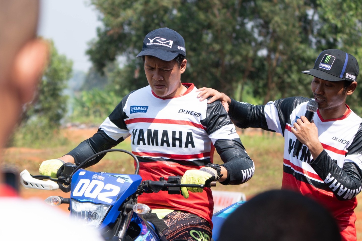 Instruktur memberikan materi pada BLU CRU Yamaha Off-Road Skill Up.