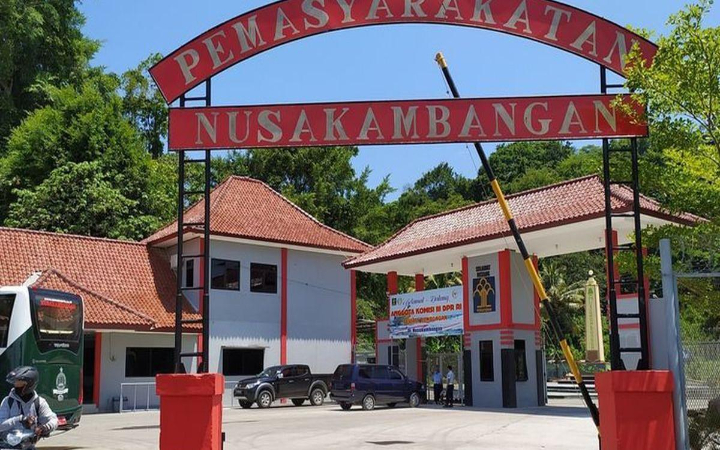 Nusakambangan adalah nama yang tidak asing bagi masyarakat Indonesia, terutama saat membahas soal penjara berkeamanan tinggi dan narapidana kelas kakap.
