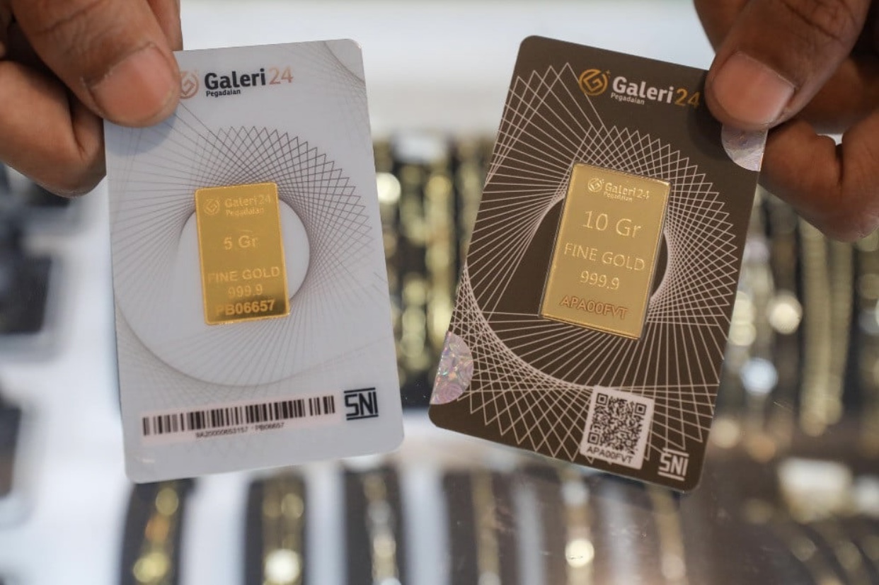 Harga emas di Pegadaian pada Kamis, 23 Oktober 2025, tercatat turun serempak untuk semua jenis &mdash; Antam, UBS, dan Galeri 24.(Market Bisnis)