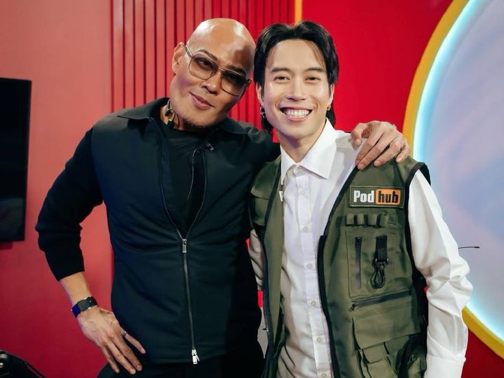 Deddy Corbuzier murka dan membela sahabatnya, Vidi Aldiano, dari pemberitaan hoaks media yang menyebut usianya pendek akibat kanker ginjal.