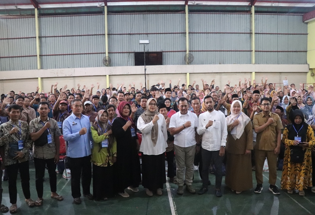 Heru Tjahjono ketika menyapa dan berfoto bersama warga Tulungagung
