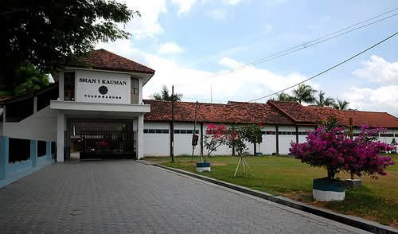 Bagian depan SMAN 1 Kauman, Tulungagung.