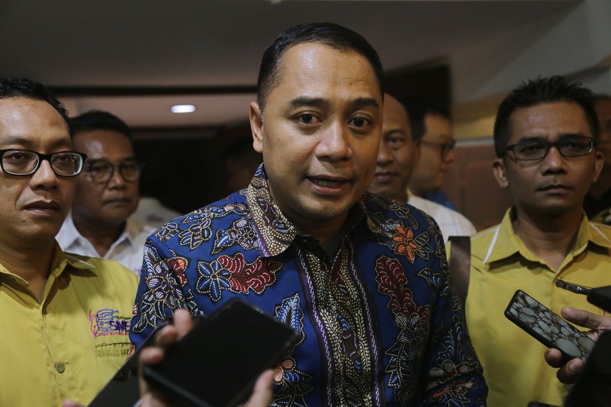 Sejumlah warganet menyoroti video bocoran percakapan tim admin media sosial Wali Kota Surabaya yang viral di media sosial.