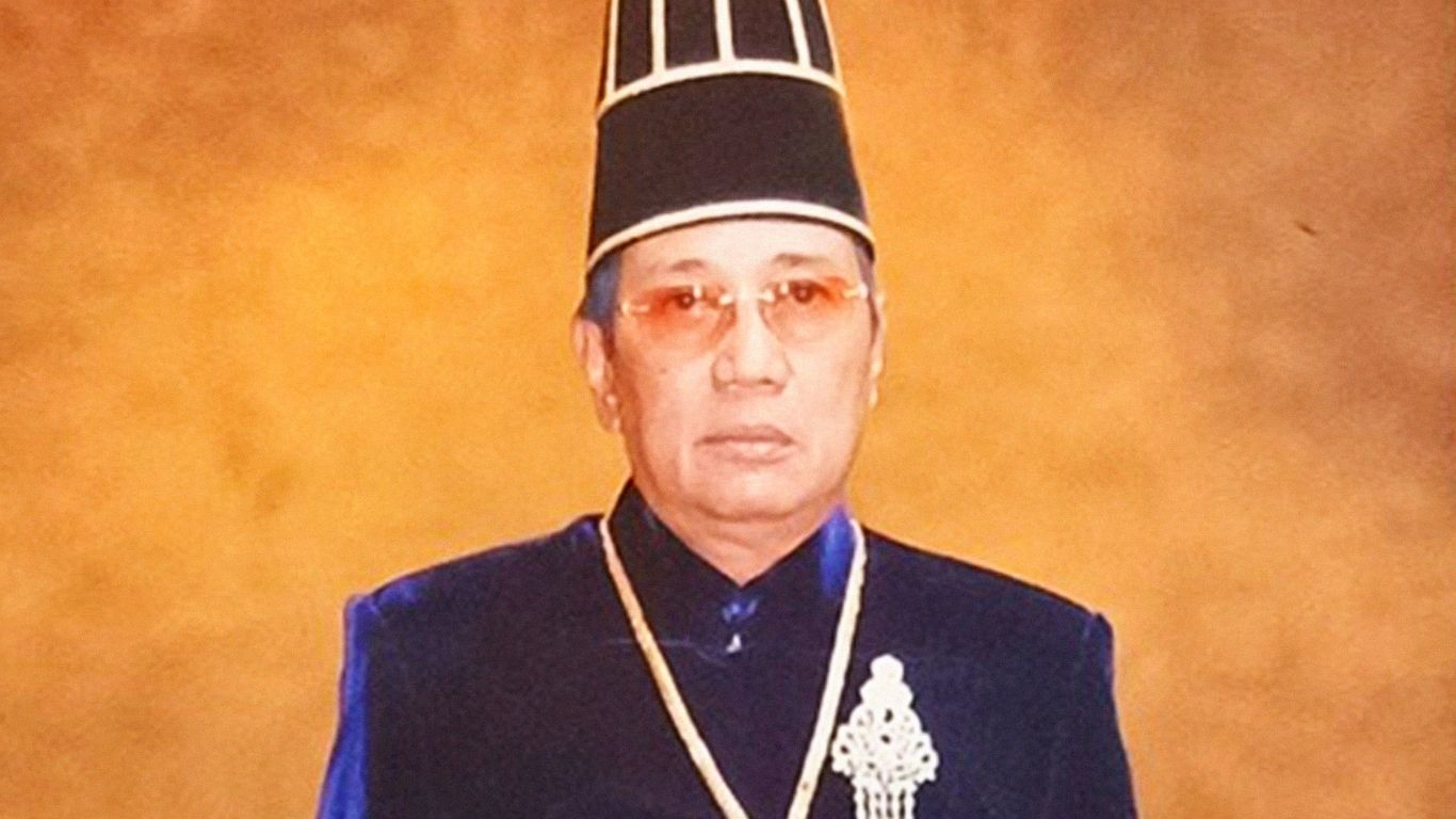 Sri Susuhunan Pakubuwono XIII Hangabehi, Raja Keraton Surakarta, wafat pada Minggu (2/11/2025) di usia 77 tahun.