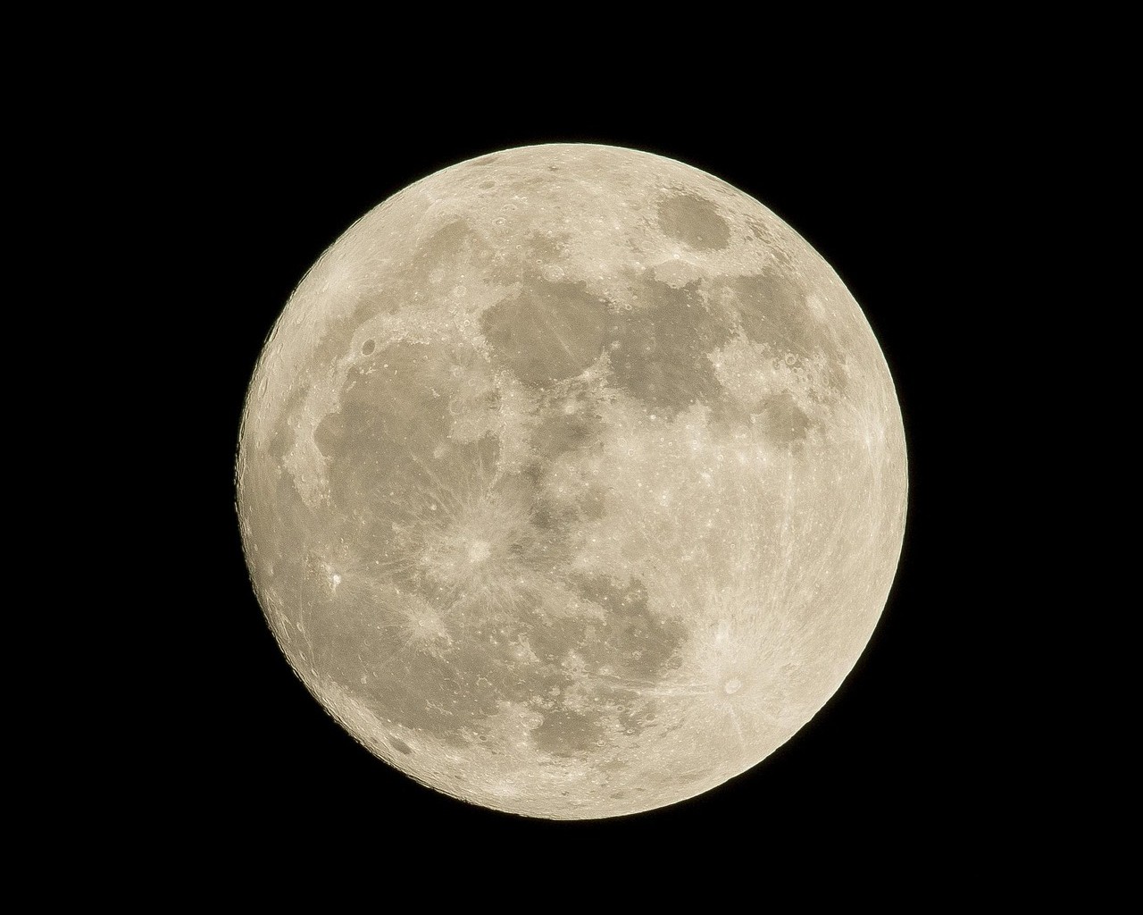 Supermoon bakal menghiasi langit Indonesia besok. (PEXELS/PIXABAY)