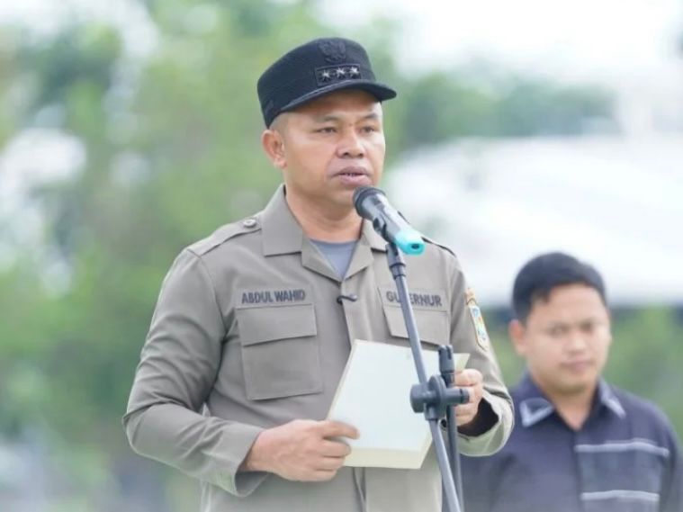 Abdul Wahid, Gubernur Riau, terseret kasus Operasi Tangkap Tangan (OTT) yang digelar oleh Komisi Pemberantasan Korupsi (KPK) pada 3 November 2025.