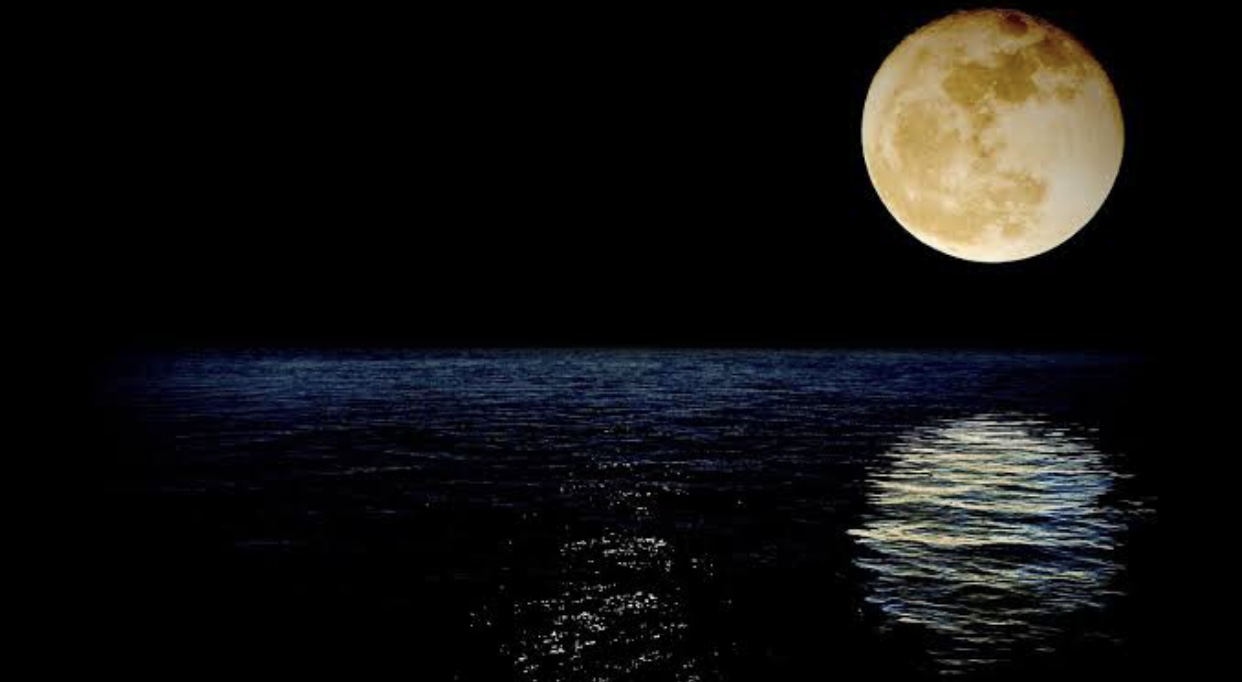 Fenomena Supermoon (Purnama Perigee) pada 5 November 2025 diperingatkan oleh Badan Meteorologi, Klimatologi, dan Geofisika (BMKG) dapat memicu kenaikan permukaan laut (Media Indonesia)