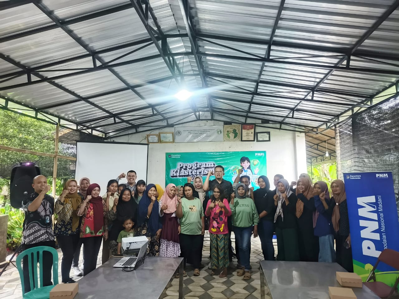 PNM Tulungagung mendorong terbentuknya klaster usaha olahan belimbing di kalangan nasabah Mekaar.