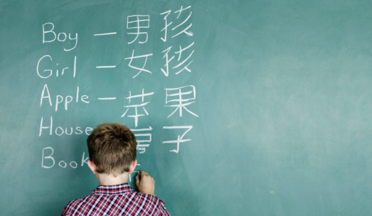 Bahasa Mandarin kini menjadi keterampilan penting di dunia kerja global. Pengaruh ekonomi Tiongkok yang terus meningkat menjadikan  bahasa Mandarin sebagai aset berharga bagi karier.(Media Indonesia)