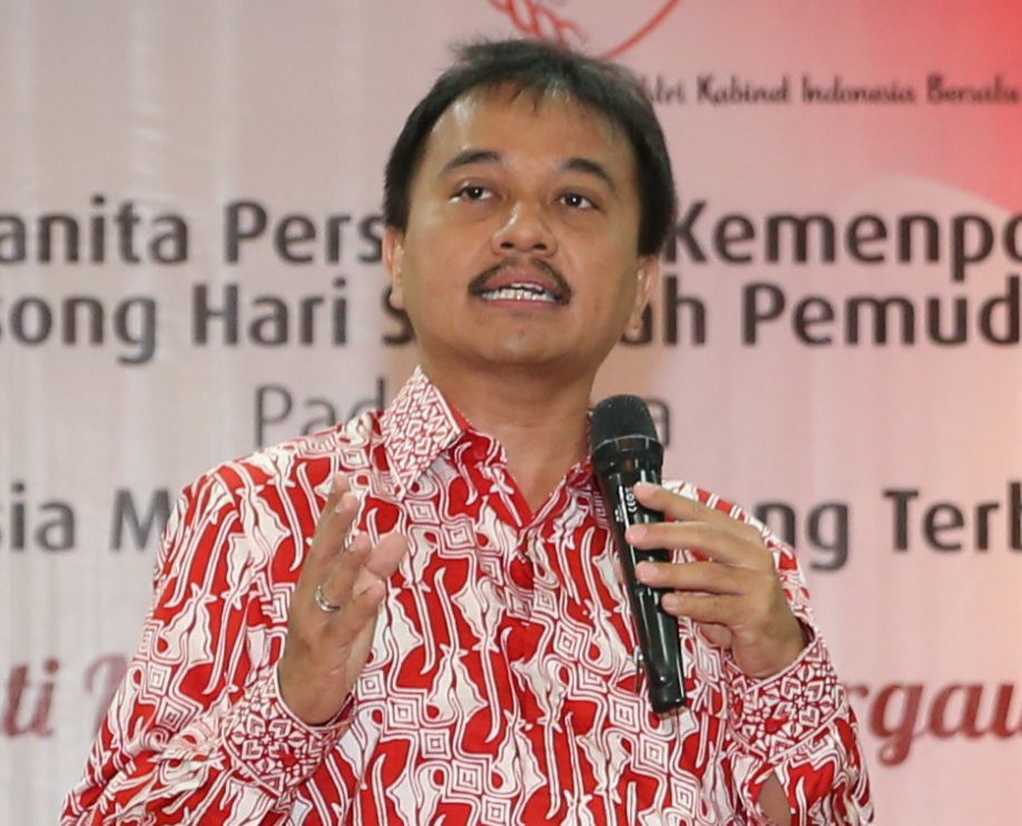 Pakar telematika Roy Suryo dilaporkan atas dugaan pencemaran nama baik terkait ijazah Presiden Jokowi.