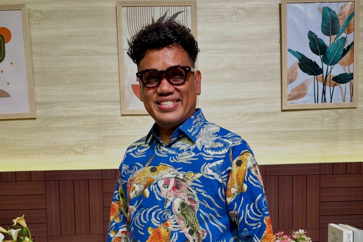MKD DPR RI bacakan keputusan yang menyatakan Uya Kuya diaktifkan kembali sebagai anggota dewan.
