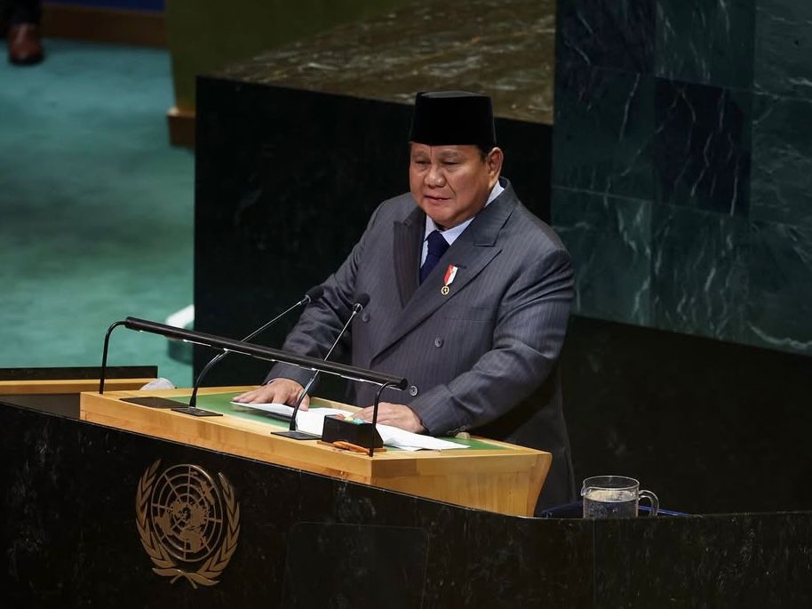 Presiden Prabowo Subianto membahas strategi pengentasan kemiskinan dengan fokus pada sektor pendidikan vokasi.