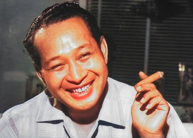 Soeharto saat menjabat sebagai Presiden RI kembali diusulkan menjadi Pahlawan Nasional 2025, meski menuai kontroversi terkait dugaan pelanggaran HAM masa lalu.