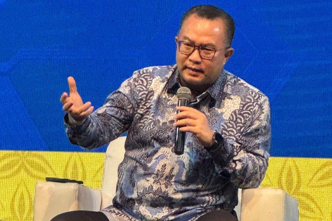 Arif Satria, mantan Rektor IPB, berjanji akan fokus meningkatkan jumlah peneliti di Indonesia yang saat ini masih tertinggal dibandingkan negara Asia lainnya, seperti Thailand dan Korea.