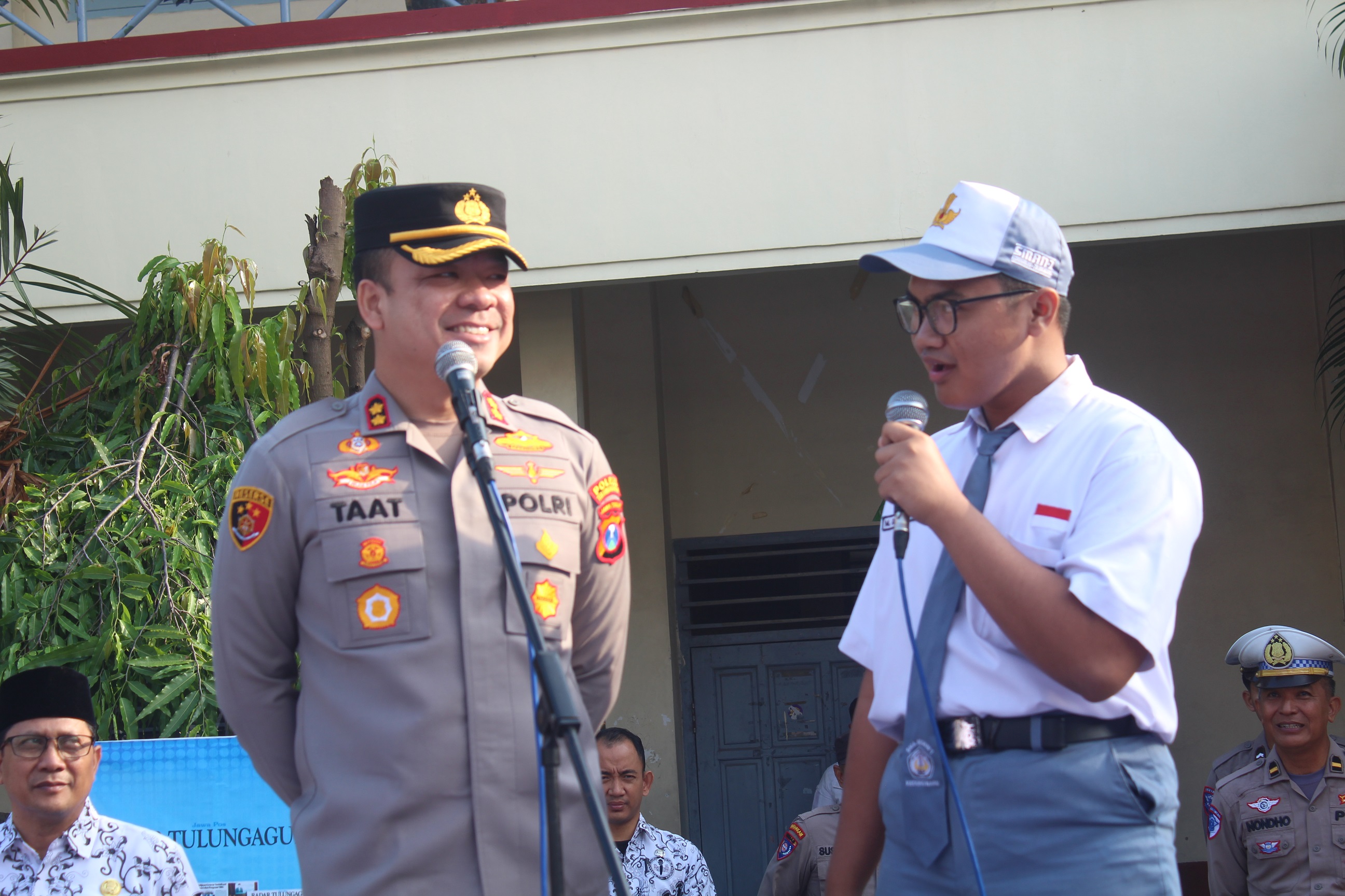 Kapolres Tulungagung AKBP Muhammad Taat Resdi saat menjadi Guru Tamu di SMAN 1 Kedungwaru beberapa waktu lalu.