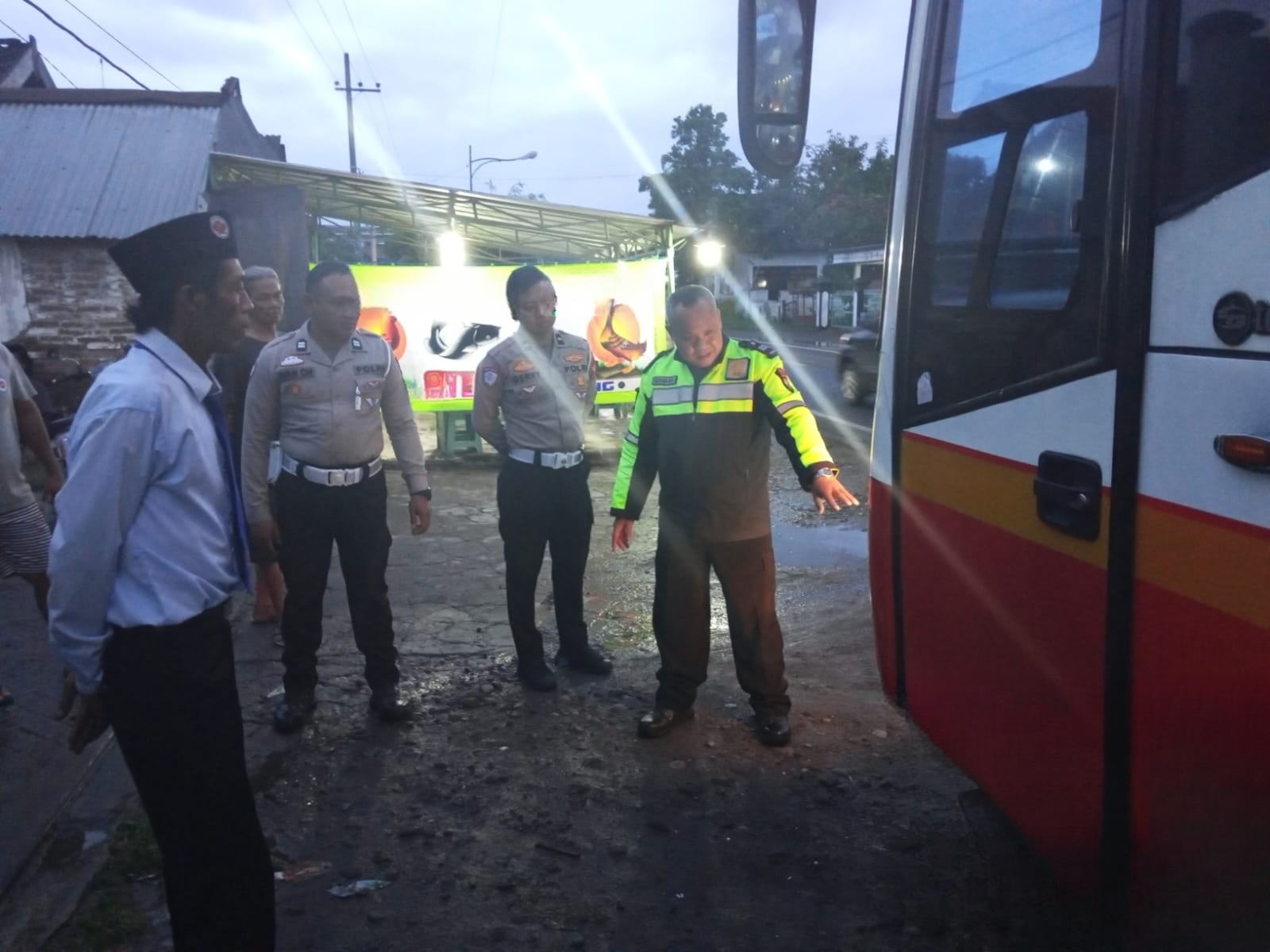 Bus Harapan Jaya kembali terlibat kecelakaan yang merenggut satu korban jiwa pada Jumat lalu. (SATLANTAS POLRES TULUNGAGUNG)