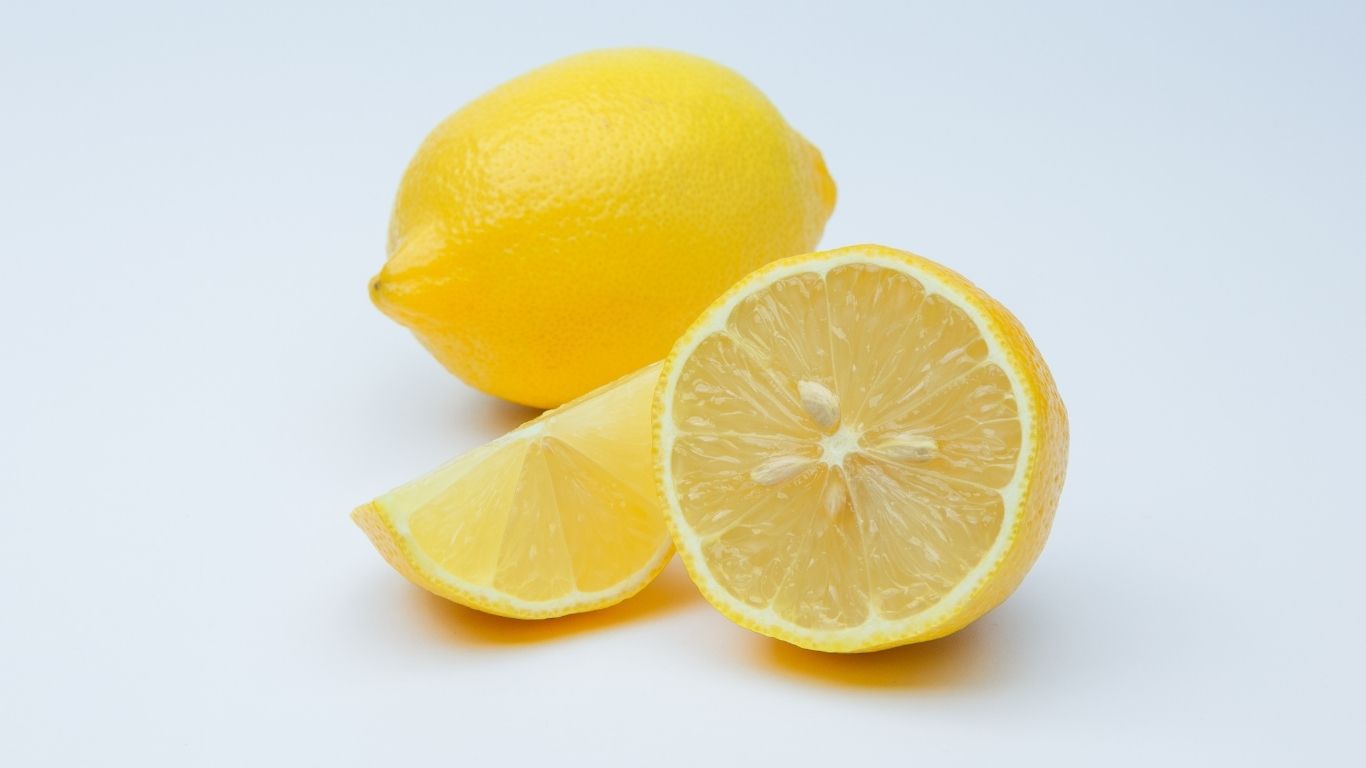 Lemon punya banyak manfaat bagi tubuh.(freepik.com/8photo)