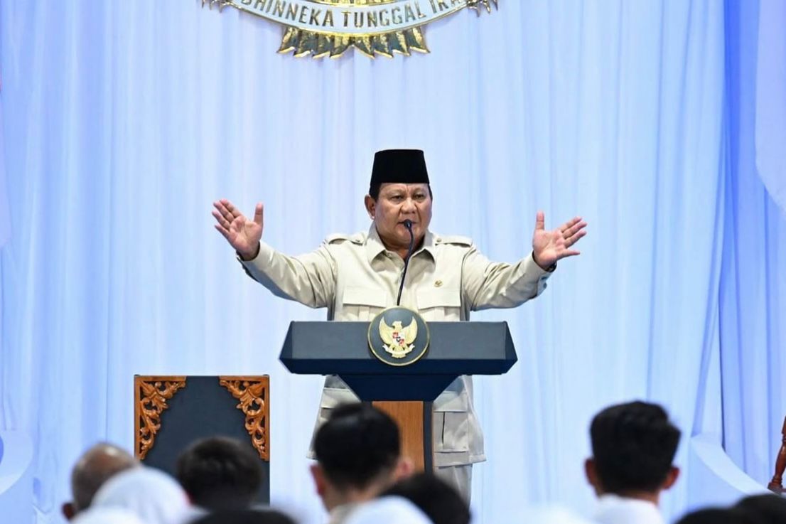 Presiden Prabowo Subianto menyampaikan pidato sebelum meluncurkan program Digitalisasi Pembelajaran Untuk Indonesia Cerdas di SMP Negeri 4 Bekasi, Jawa Barat.