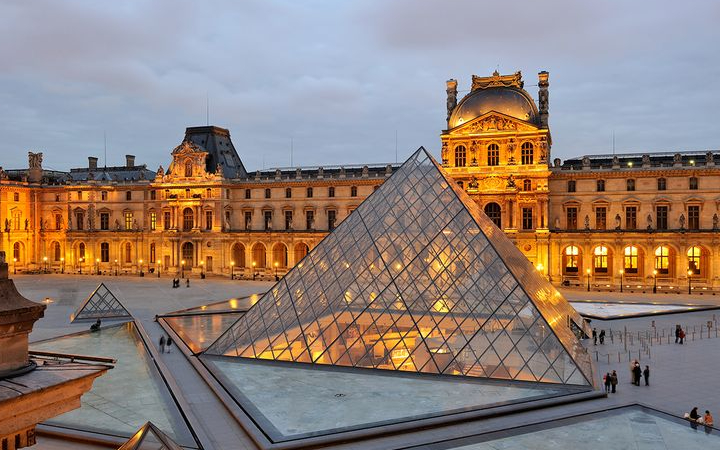 Museum Louvre kembali menjadi sorotan setelah salah satu ruang pamernya, Galeri Campana, ditemukannya masalah ditutup sementara akibat ditemukannya masalah struktural pada balok penyangga lantai dua.