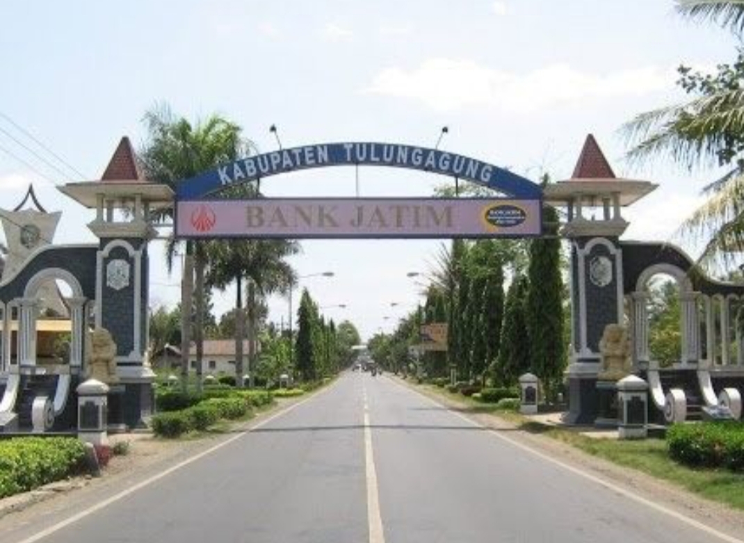 Kota Kecil yang Tak Pernah Kehilangan Nyawa Tulungagung mungkin tidak memiliki predikat kota besar namun ia punya sesuatu yang jauh lebih berharga