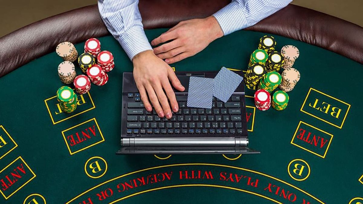 Situs judi online yang terproteksi oleh Cloudflare, menunjukkan bagaimana layanan ini dimanfaatkan untuk penyamaran alamat IP dan menghindari pemblokiran.