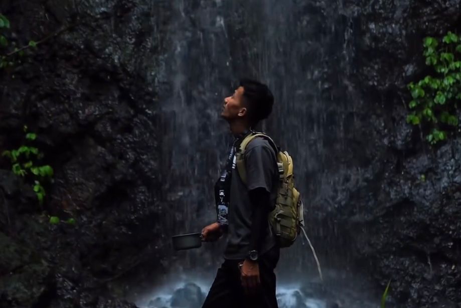 Kisah perlawanan warga Trenggalek hidup melalui film Tambang Emas Ra Ritek, karya dokumenter yang mengangkat suara rakyat jaga bumi.