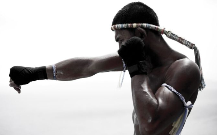 Muay Thai: seni tempur Thailand yang bertahan ratusan tahun dan tetap efektif melindungi diri di masa kini.