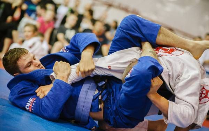 Jiu-Jitsu, seni bela diri berbasis teknik kuncian dan bantingan yang terbukti efektif di dunia nyata maupun arena MMA.