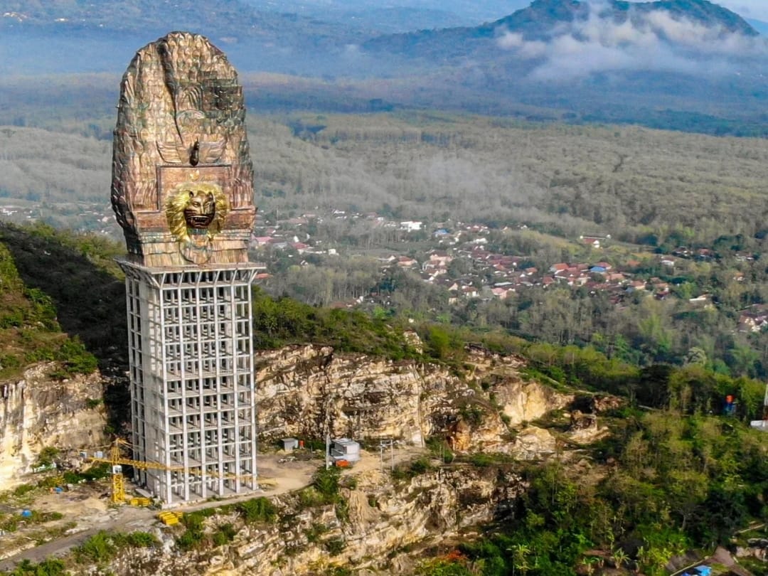 Pembangunan Monumen Reog Ponorogo yang terus berjalan di Kecamatan Sampung.