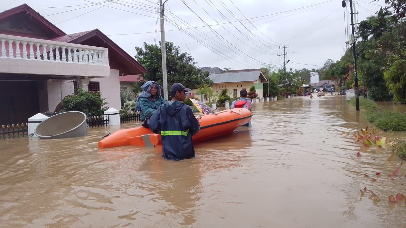 Banjir menggenangi wilayah Kota Solok pada Rabu (26/11) lalu. (FACEBOOK BNPB)