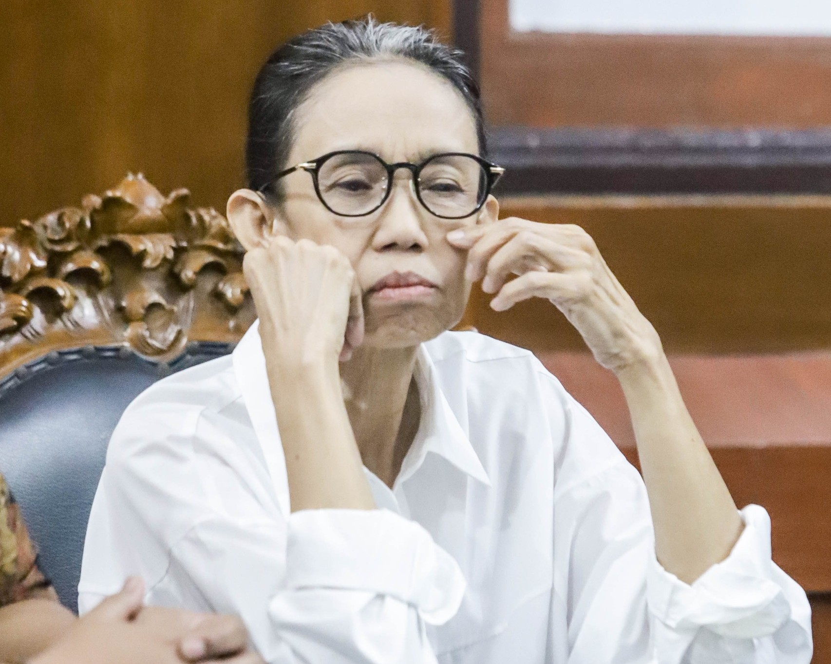 Nany Widjaja saat hadir dalam persidangan di PN Surabaya pada Rabu (26/11) lalu. (ALFIAN RIZAL/JAWA POS)