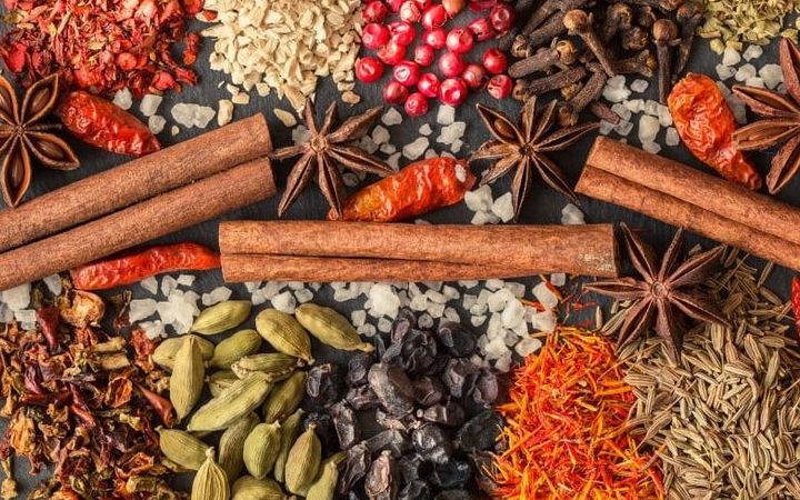 Ramuan herbal sudah lama dikenal sebagai bagian dari pengobatan tradisional yang digunakan untuk menjaga kesehatan maupun meredakan berbagai penyakit.