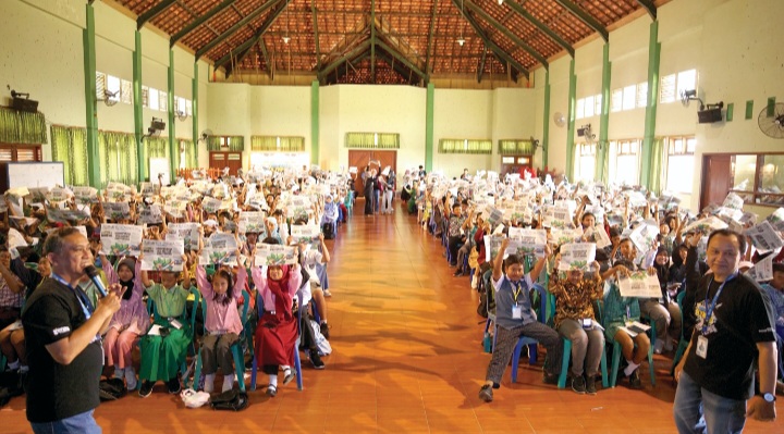 Ribuan peserta RaTu Genza Olympiad Vol 3 adu kompetisi akademik di SMKN 3 Boyolangu, Minggu (30/11).