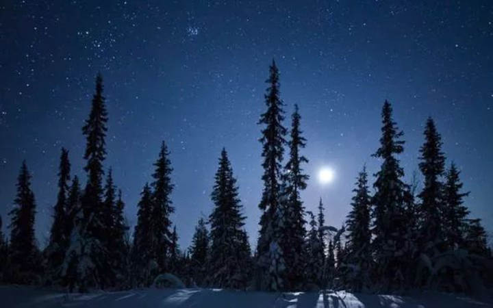 Cold Moon adalah sebutan tradisional untuk bulan purnama yang muncul pada bulan Desember.