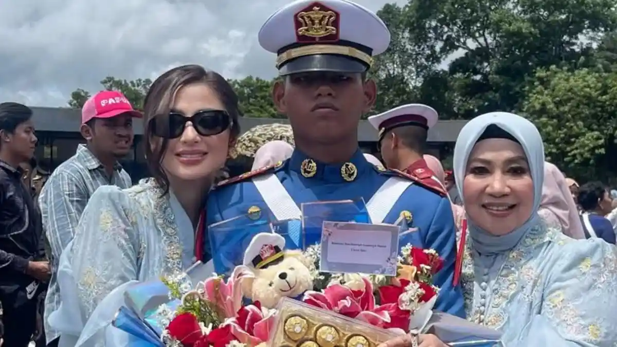 Dewi Persik dan putranya, Felice Gabriel.