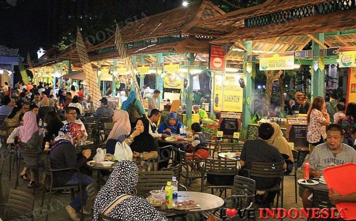 Pasar tradisional bukan hanya tempat membeli kebutuhan harian, tetapi juga menjadi surganya kuliner.