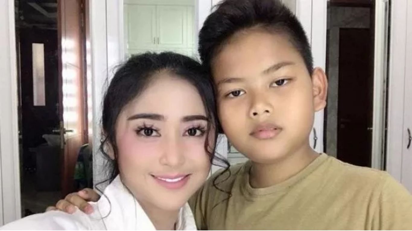 Dewi Persik dan putranya, Felice Gabriel.(instagram.com/dewiperssik9)