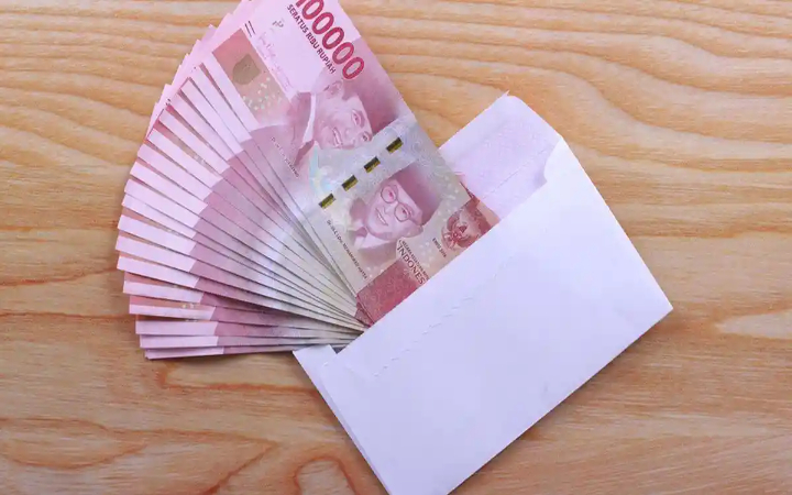 Bantuan Langsung Tunai (BLT) senilai Rp 900.000 menjadi salah satu program sosial pemerintah untuk membantu masyarakat terdampak pandemi dan kebutuhan hidup sehari-hari.