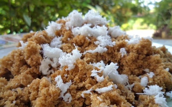 Thiwul adalah salah satu makanan tradisional khas Jawa, terutama dikenal dari daerah Gunungkidul, Wonogiri, dan Pacitan.