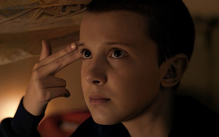 Dalam serial fenomenal Stranger Things, karakter Eleven menjadi pusat perhatian berkat kekuatannya yang unik dan mematikan.