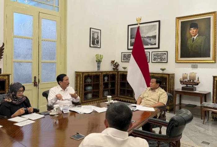 Pertemuan Prabowo dan Luhut di Istana Merdeka membahas situasi ekonomi, hortikultura, hingga teknologi masa depan untuk penguatan pembangunan nasional. Instagram/ @sekretariat.kabinet
