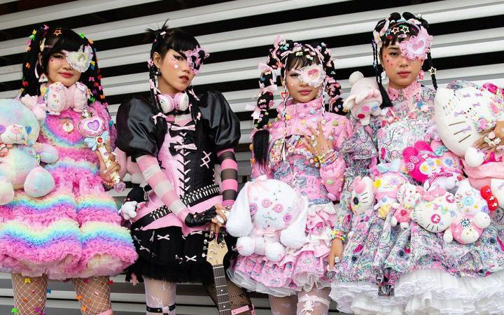 Fashion yang lahir dari keberanian melawan arus.