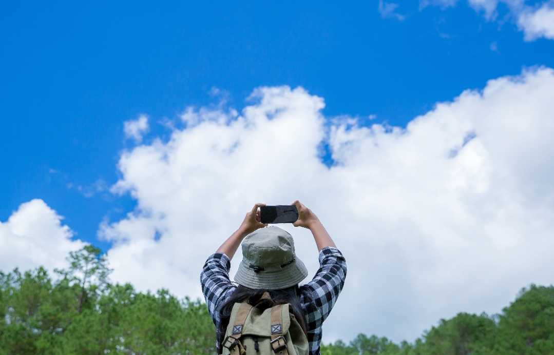 Akhir tahun bukan hanya waktu untuk liburan, tapi juga waktu terbaik untuk menikmati langit Tulungagung sebagai &ldquo;galeri alam&rdquo; yang gratis dan selalu berubah setiap hari. Siap memotret?